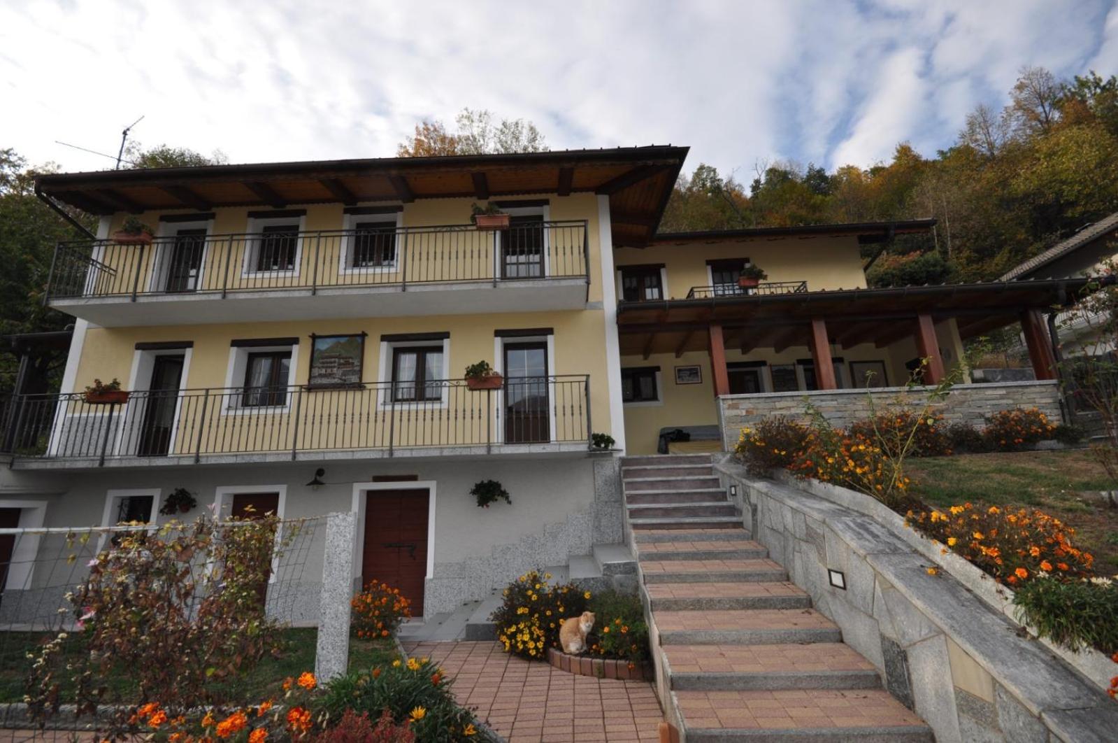 Cat Marvei Apartment Villadossola Exterior foto